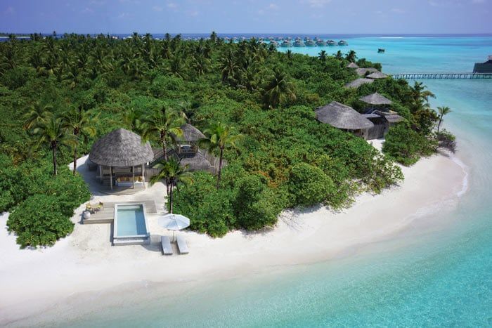 Vue plongeante sur une des Beach Villa avec piscine